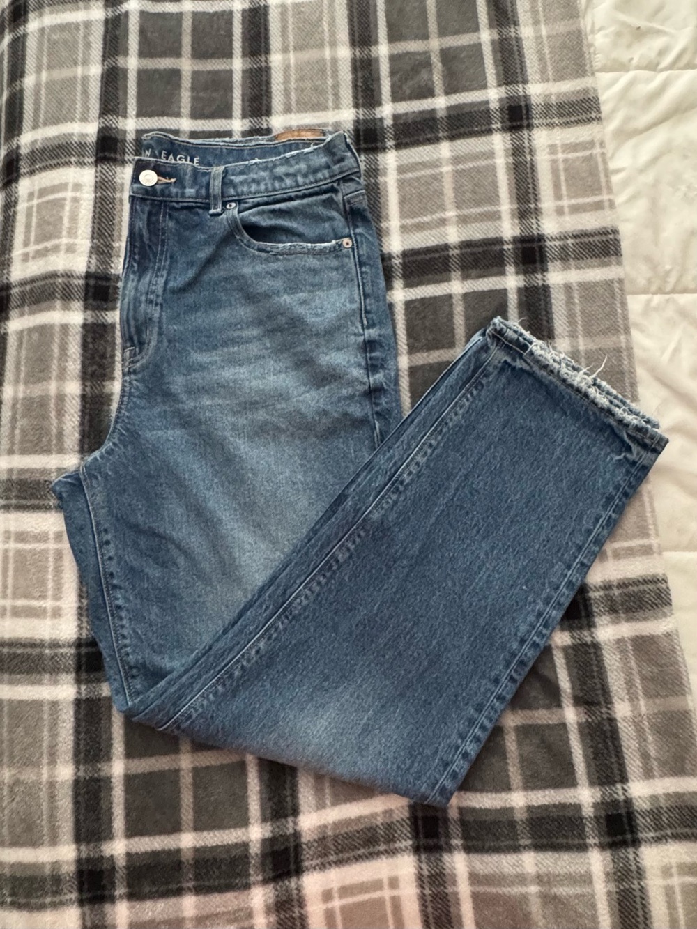 American Eagle Outfitters High-Rise Straight Jeans - Medium Blue